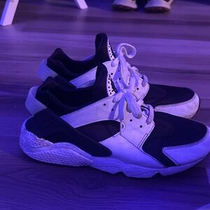 Black and White Athletic Sneakers Huarache size 11 used